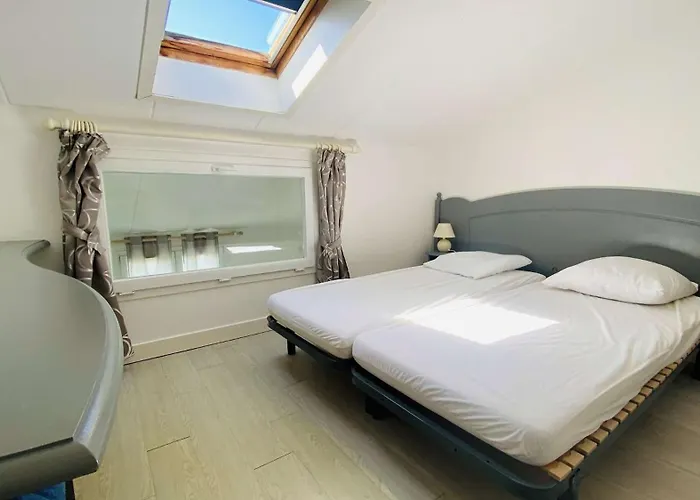 A Proximite Du Cinema Et Du Marche, A 150 M De La